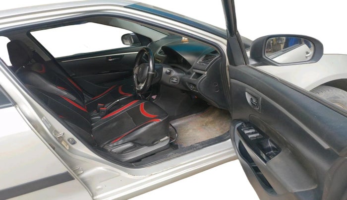 2013 Maruti Swift VXI, CNG, Manual, 1,24,416 km, interior