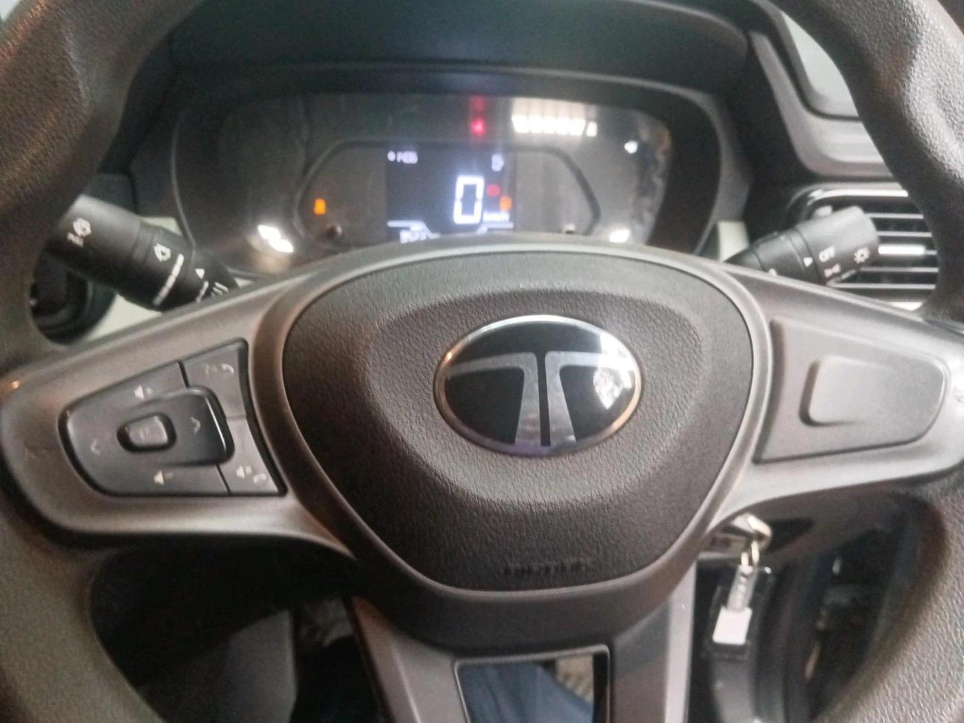 2025 Tata PUNCH Adventure Plus iCNG, CNG, Manual, 9,523 km, interior