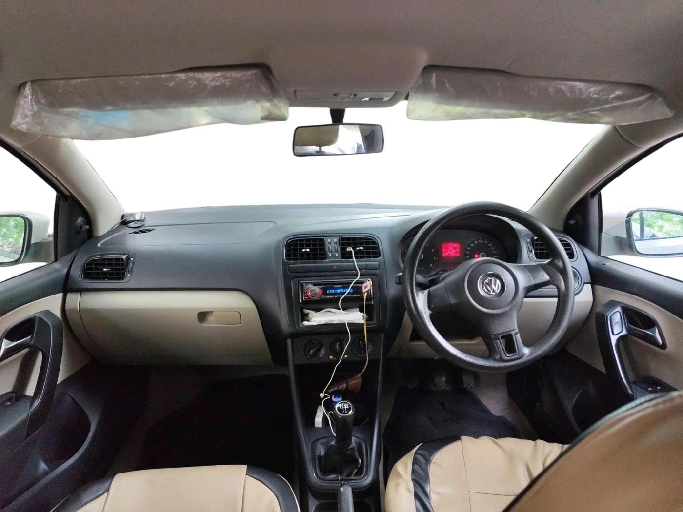 2011 Volkswagen Polo COMFORTLINE 1.2L PETROL, Petrol, Manual, 1,02,789 km, interior