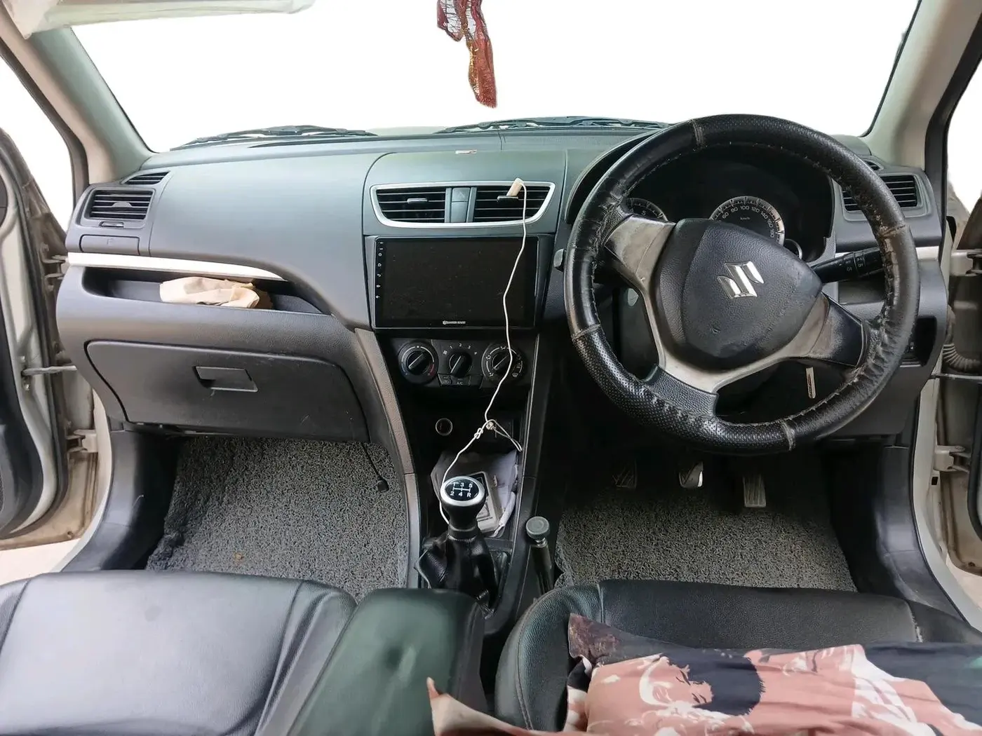 2015 Maruti Swift VXI, CNG, Manual, 91,962 km, interior
