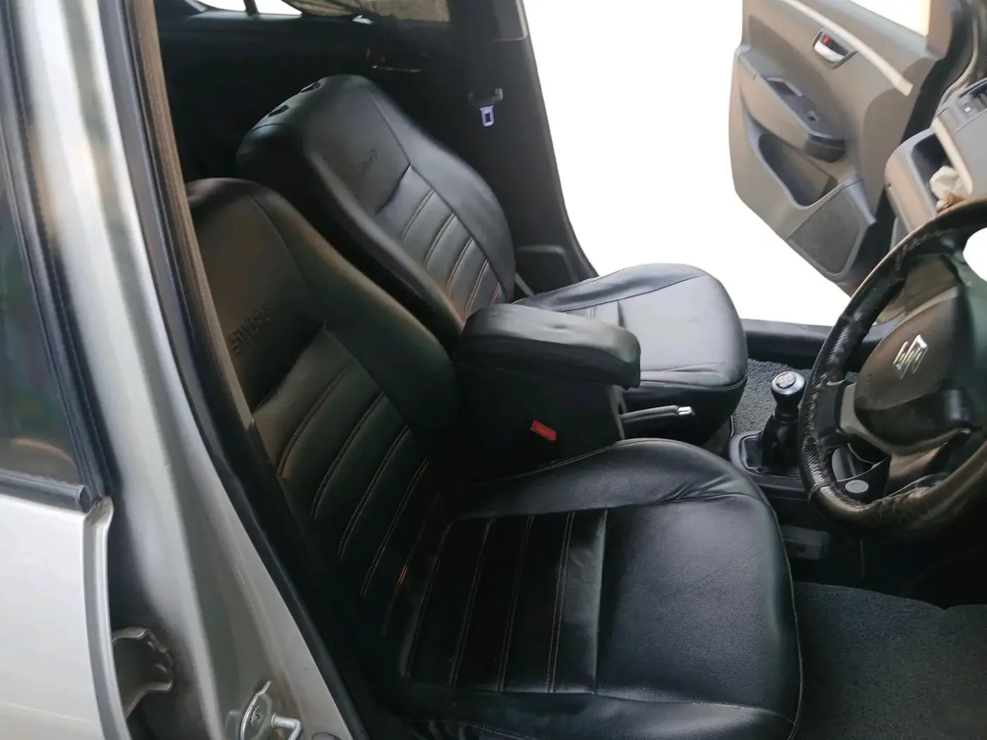 2015 Maruti Swift VXI, CNG, Manual, 91,962 km, interior