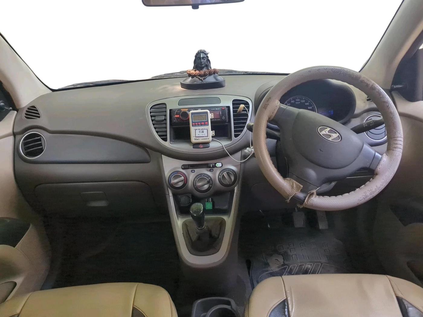 2013 Hyundai i10 ERA 1.1, CNG, Manual, 2,13,571 km, interior