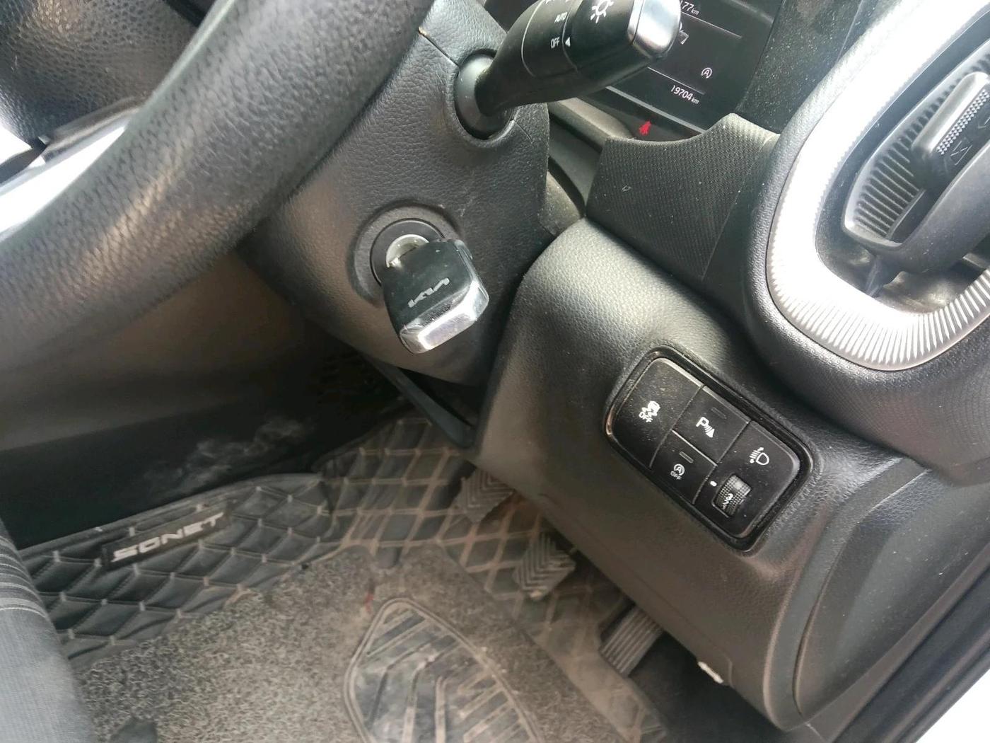 2024 KIA SONET HTK (O) 1.2 Petrol MT, Petrol, Manual, 19,704 km, interior