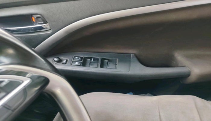 2022 Maruti BREZZA ZXI + SMART HYBRID, Petrol, Manual, 74,481 km, interior