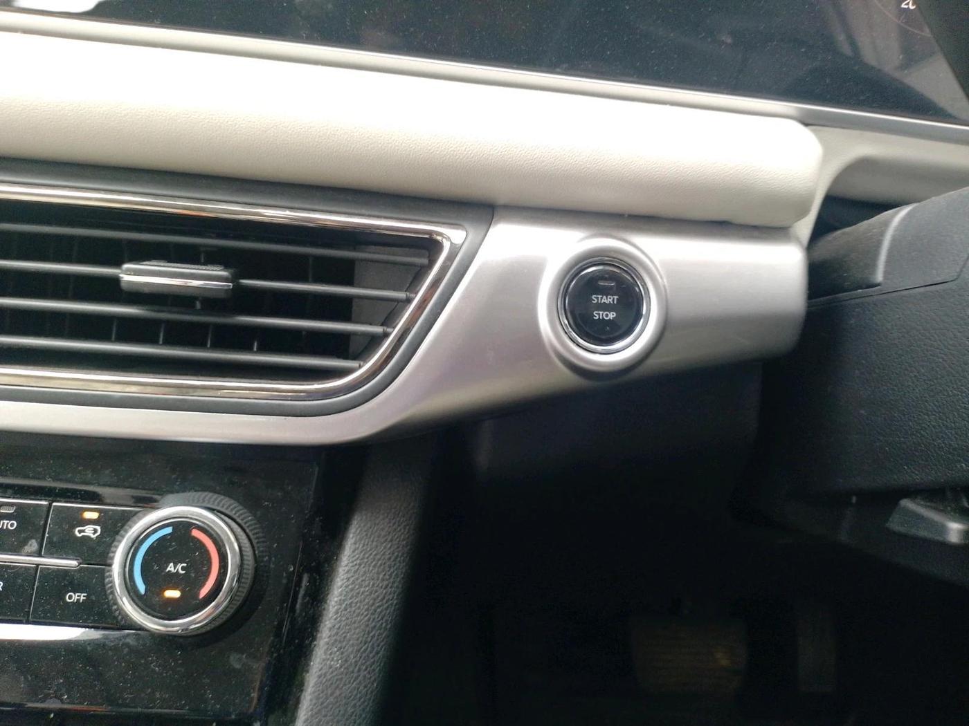 2025 Mahindra XUV700 AX 7 LUXURY D AT 7 STR, Diesel, Automatic, 11,910 km, interior