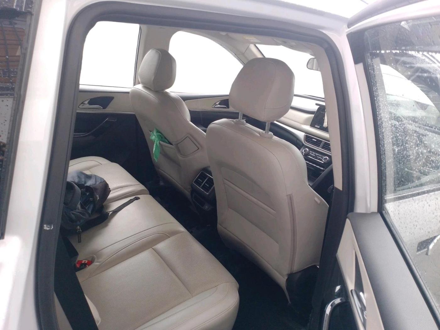2025 Mahindra XUV700 AX 7 LUXURY D AT 7 STR, Diesel, Automatic, 11,910 km, interior