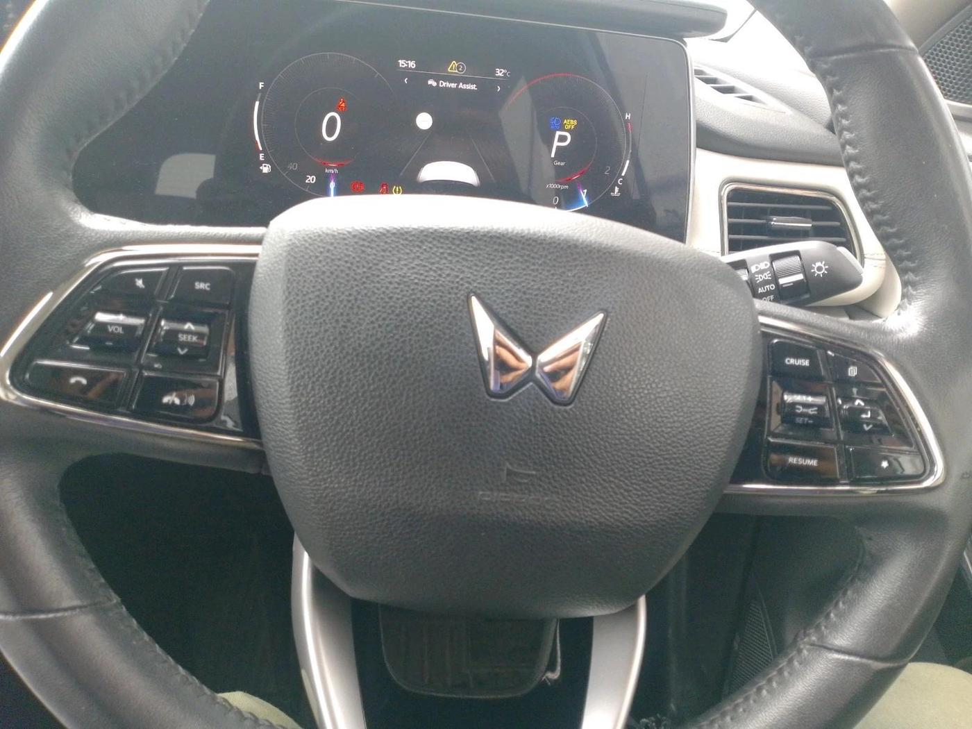 2025 Mahindra XUV700 AX 7 LUXURY D AT 7 STR, Diesel, Automatic, 11,910 km, interior