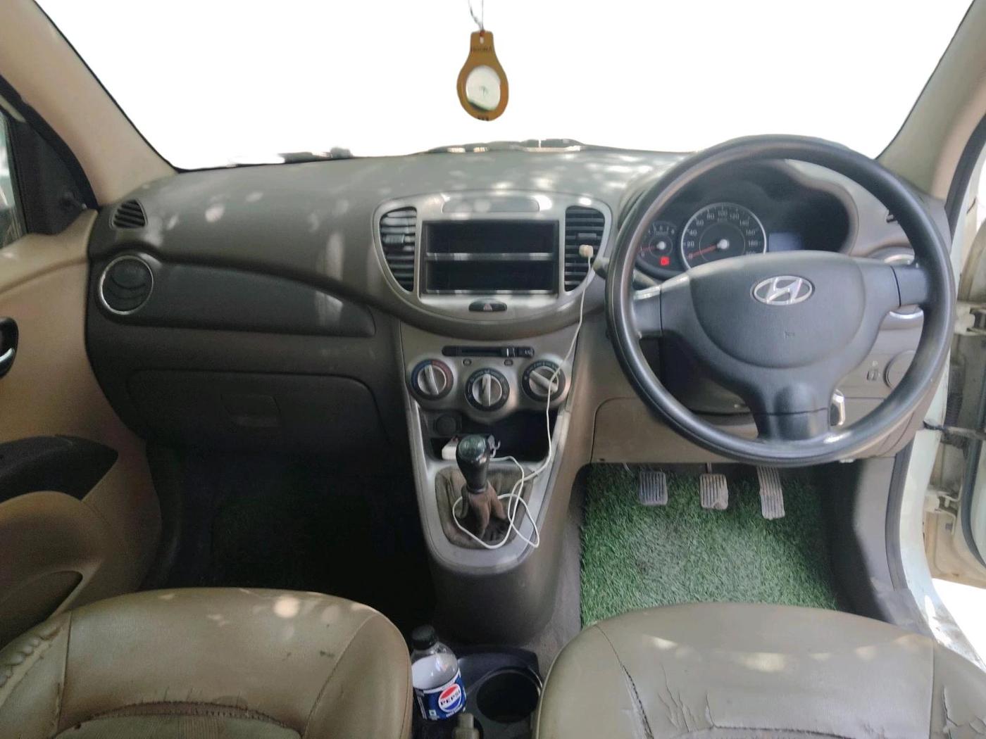 2012 Hyundai i10 MAGNA 1.1, Petrol, Manual, 91,606 km, interior