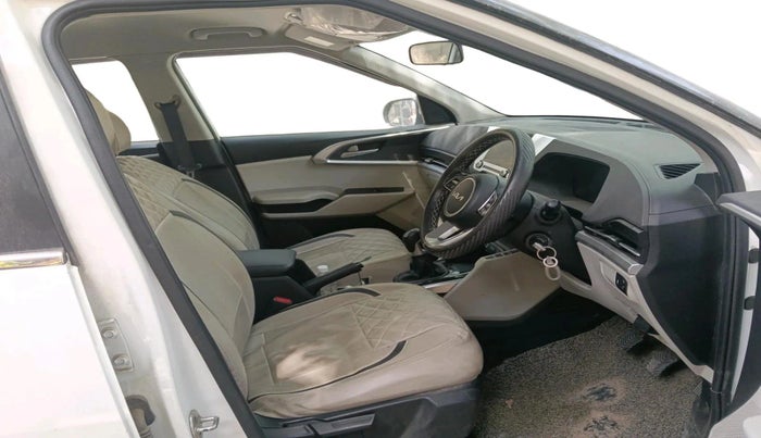 2022 KIA CARENS PRESTIGE 1.5 DIESEL 7 STR, Diesel, Manual, 13,601 km, interior