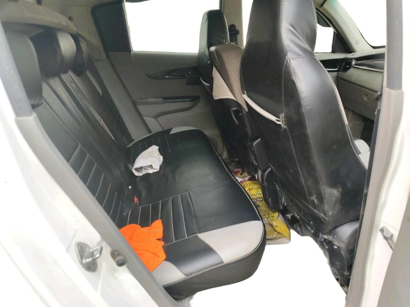 2016 Mahindra Kuv100 K6 6 STR, Petrol, Manual, 59,462 km, interior