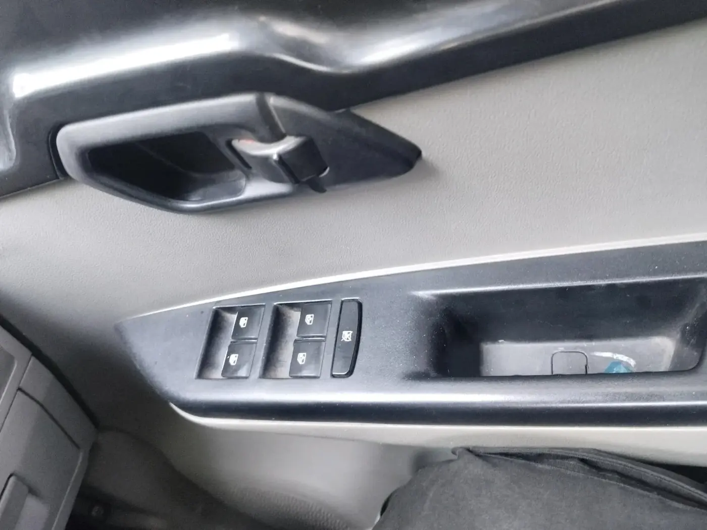 2016 Mahindra Kuv100 K4 6 STR, Petrol, Manual, 41,967 km, interior