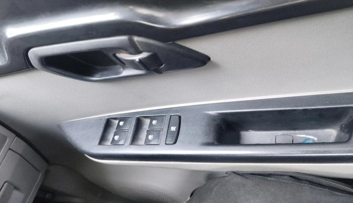 2016 Mahindra Kuv100 K4 6 STR, Petrol, Manual, 41,967 km, interior
