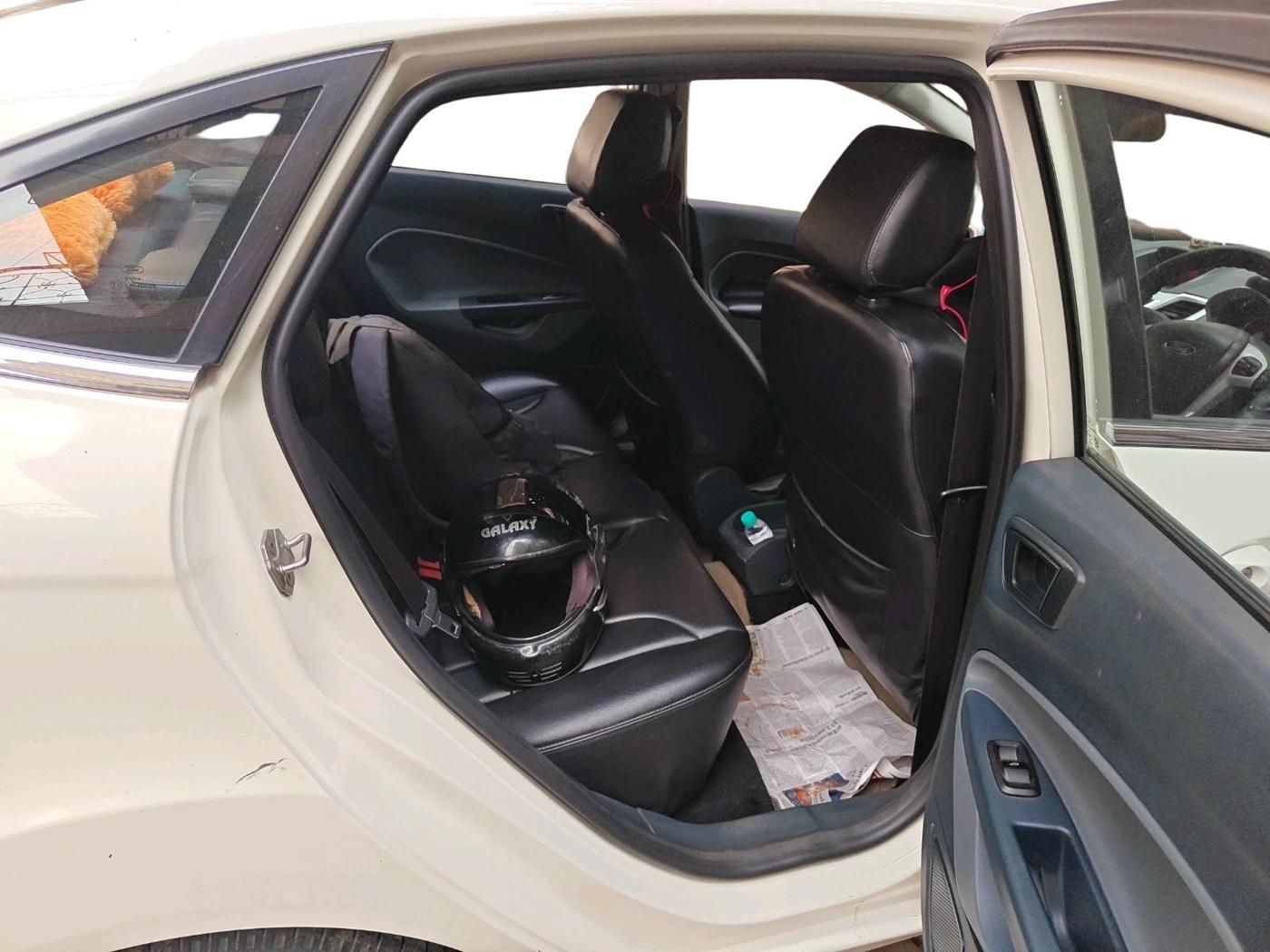 2011 Ford Fiesta TITANIUM PETROL, Petrol, Manual, 1,04,335 km, interior