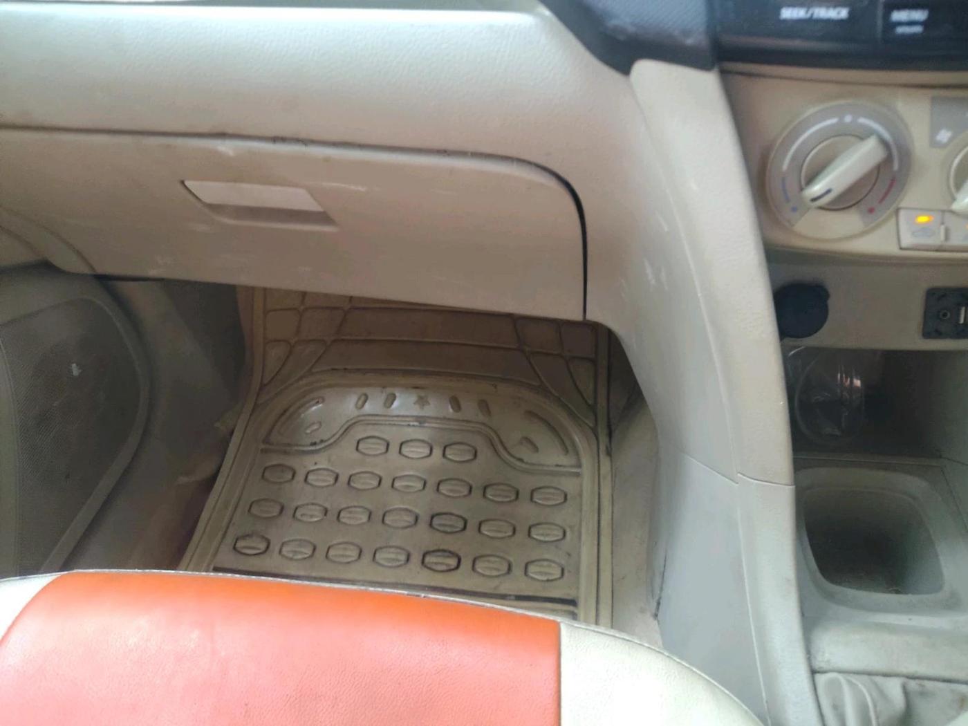 2015 Maruti Swift Dzire LXI, CNG, Manual, 98,269 km, interior