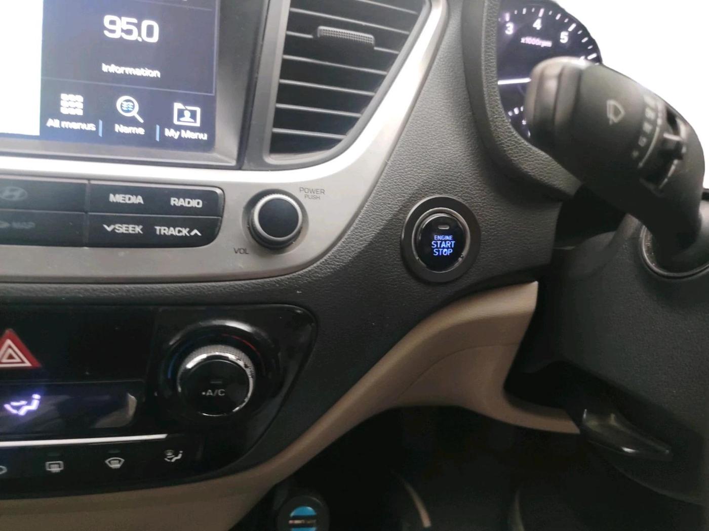 2019 Hyundai Verna 1.6 VTVT SX, Petrol, Manual, 39,479 km, interior