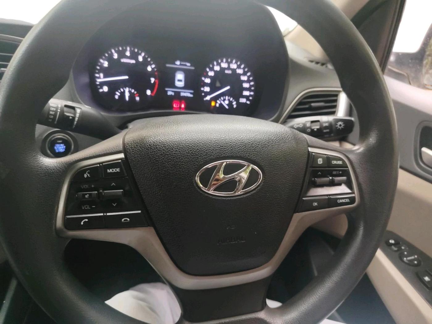 2019 Hyundai Verna 1.6 VTVT SX, Petrol, Manual, 39,479 km, interior