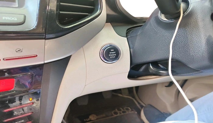 2019 Mahindra XUV300 W8 1.5 DIESEL, Diesel, Manual, 44,265 km, interior