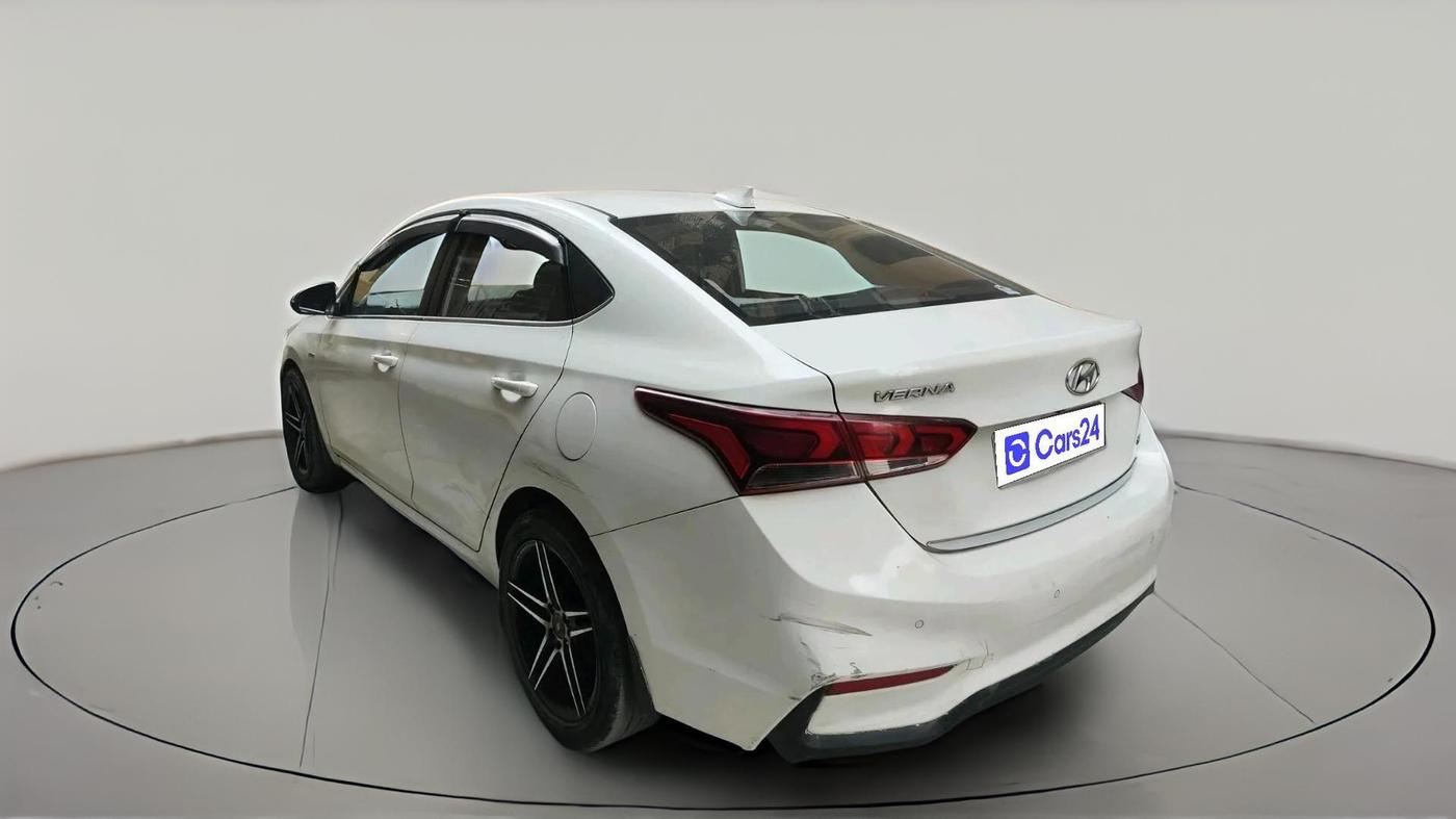 2018 Hyundai Verna 1.6 CRDI SX + AT, Diesel, Automatic, 1,24,599 km, exterior
