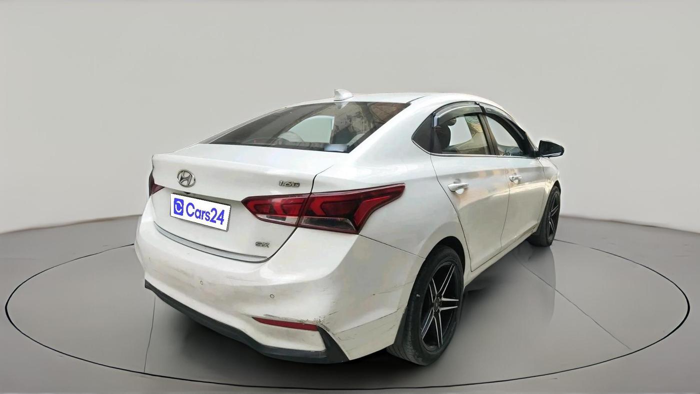 2018 Hyundai Verna 1.6 CRDI SX + AT, Diesel, Automatic, 1,24,599 km, exterior