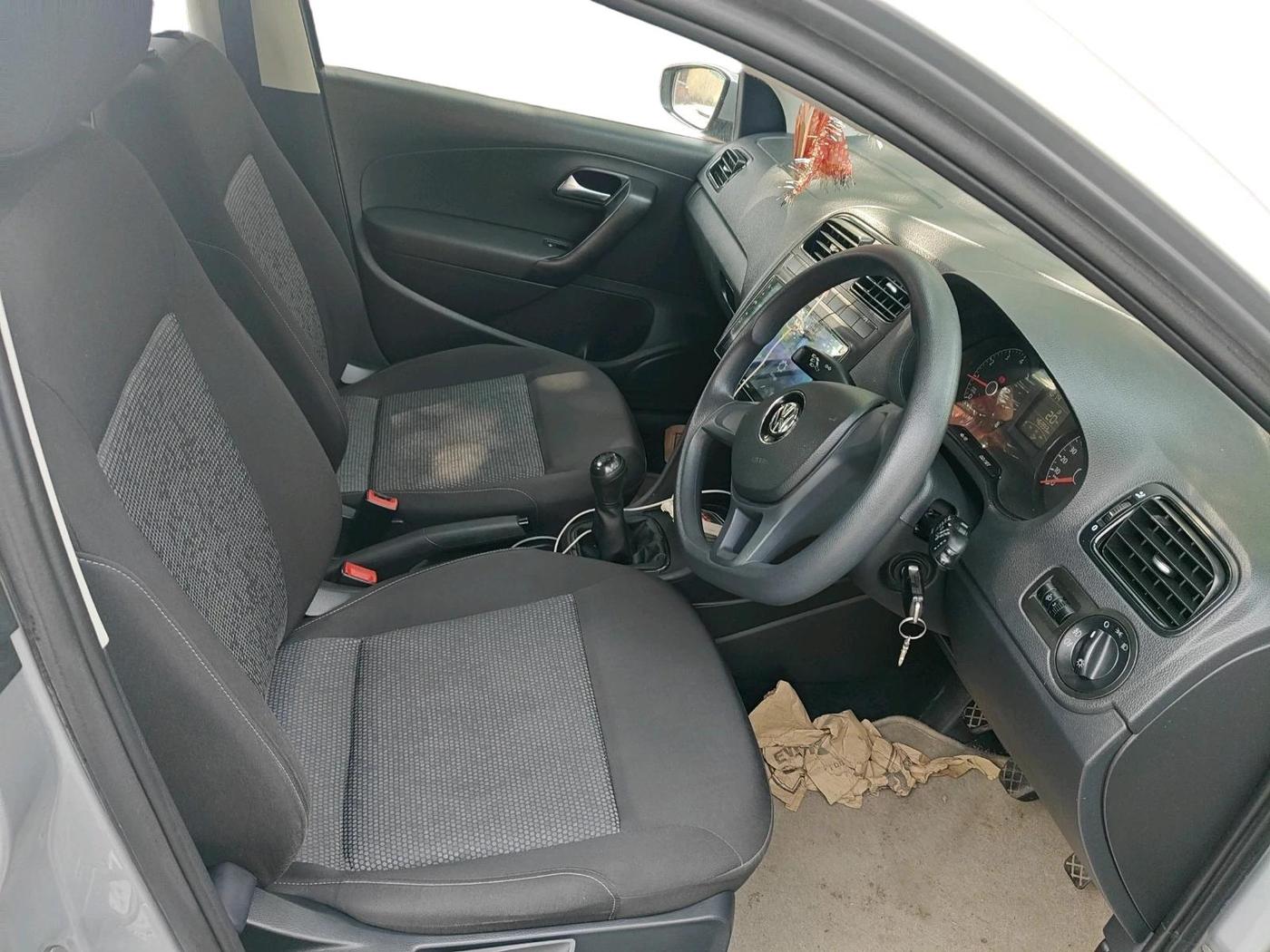 2017 Volkswagen Polo COMFORTLINE 1.2L, Petrol, Manual, 46,993 km, interior