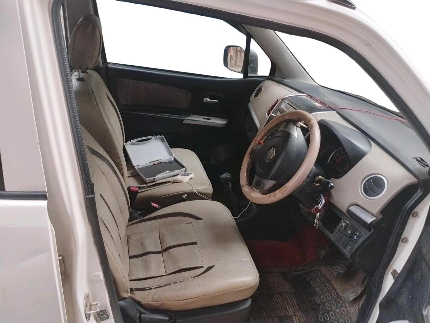 2013 Maruti Wagon R 1.0 VXI, CNG, Manual, 92,905 km, interior