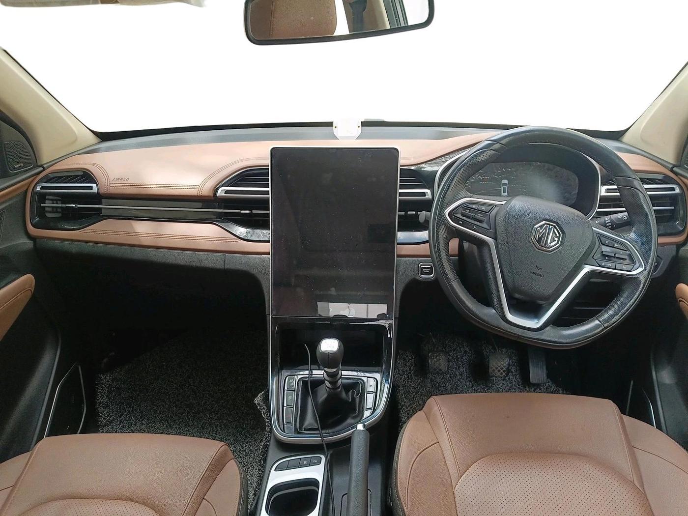 2023 MG HECTOR PLUS SHARP PRO 1.5 TURBO MT 6 STR, Petrol, Manual, 34,342 km, interior