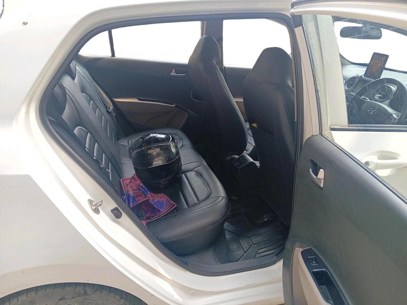 2018 Hyundai Grand i10 SPORTZ AT 1.2 KAPPA VTVT, Petrol, Automatic, 85,427 km, interior