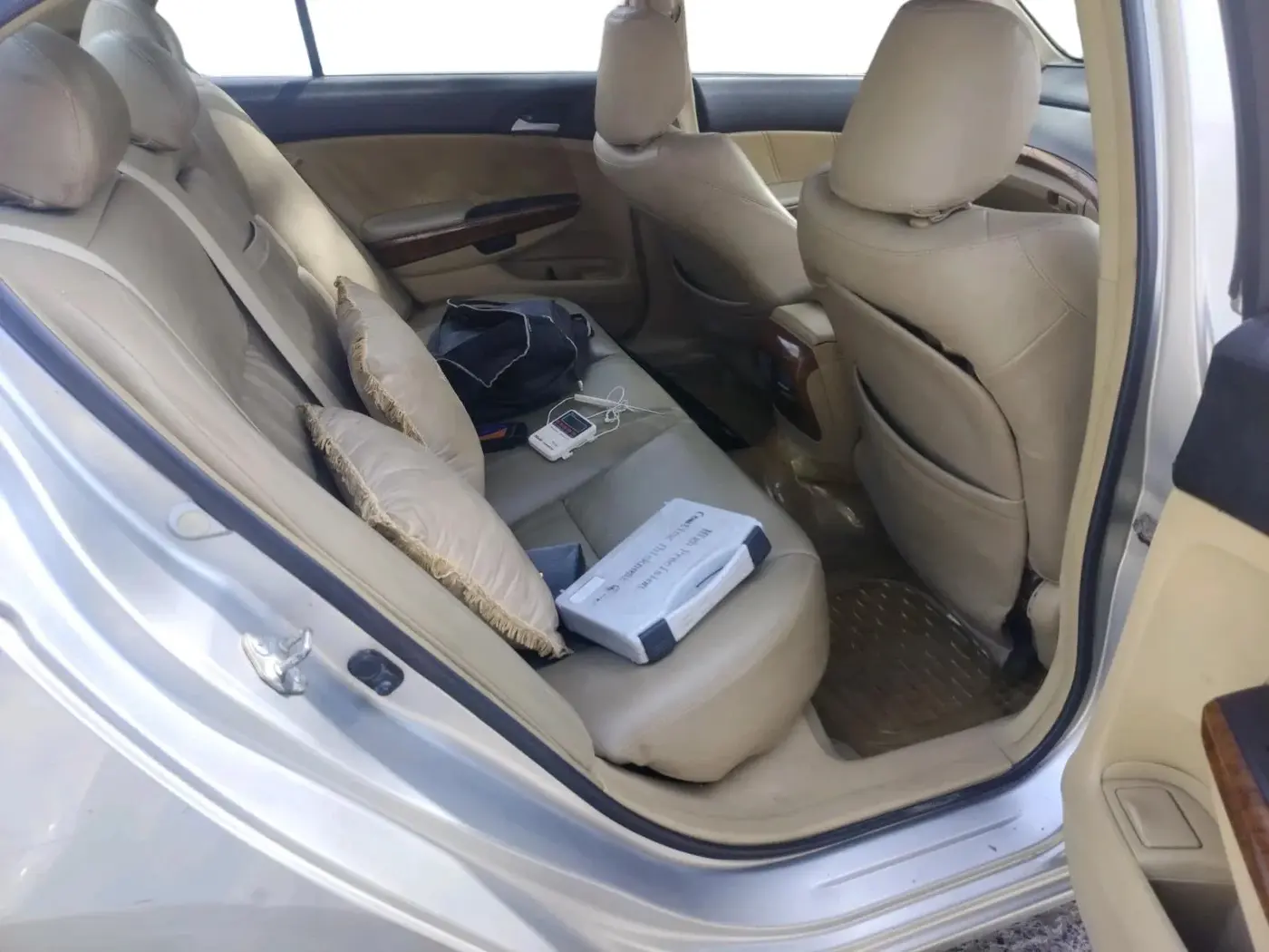 2011 Honda Accord 2.4L I-VTEC AT, Petrol, Automatic, 1,13,923 km, interior