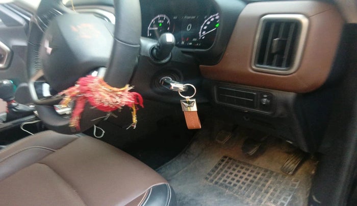 2025 Mahindra SCORPIO-N Z8 Select Petrol MT, Petrol, Manual, 3,052 km, interior