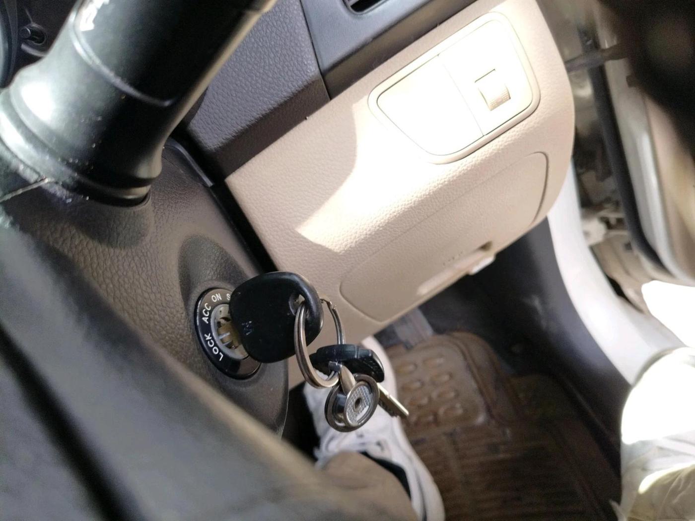 2014 Hyundai Eon MAGNA +, Petrol, Manual, 1,18,126 km, interior