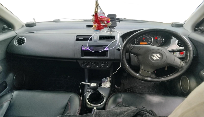 2011 Maruti Swift VXI, CNG, Manual, 1,04,898 km, interior