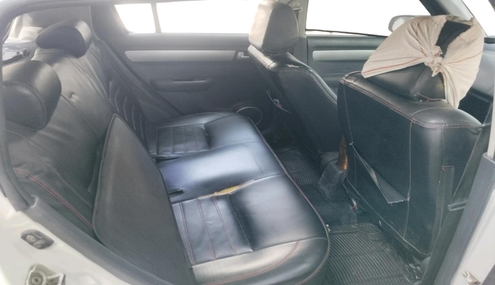 2011 Maruti Swift VXI, CNG, Manual, 1,04,898 km, interior