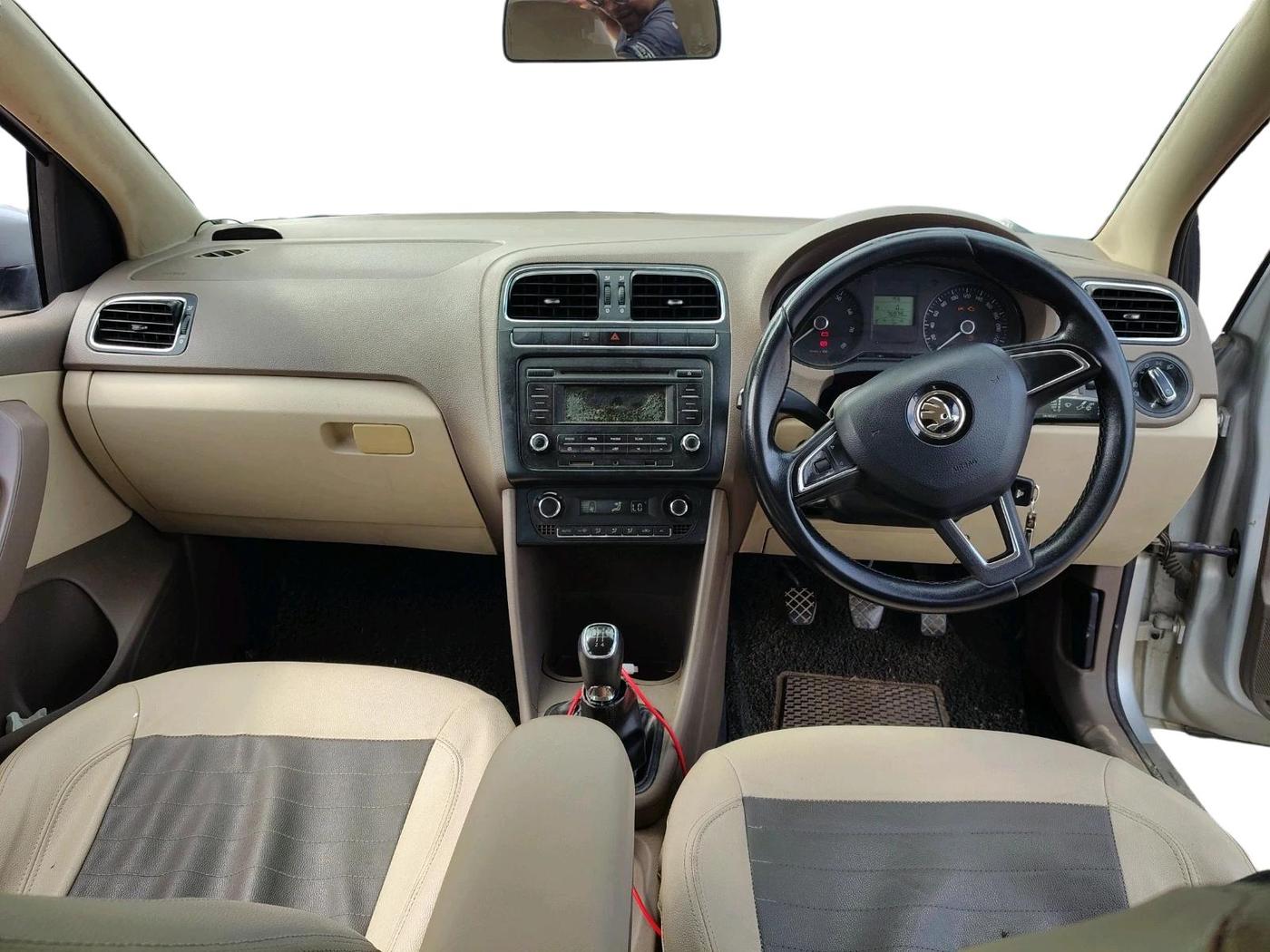 2014 Skoda Rapid ELEGANCE 1.6 MPI MT, Petrol, Manual, 76,079 km, interior
