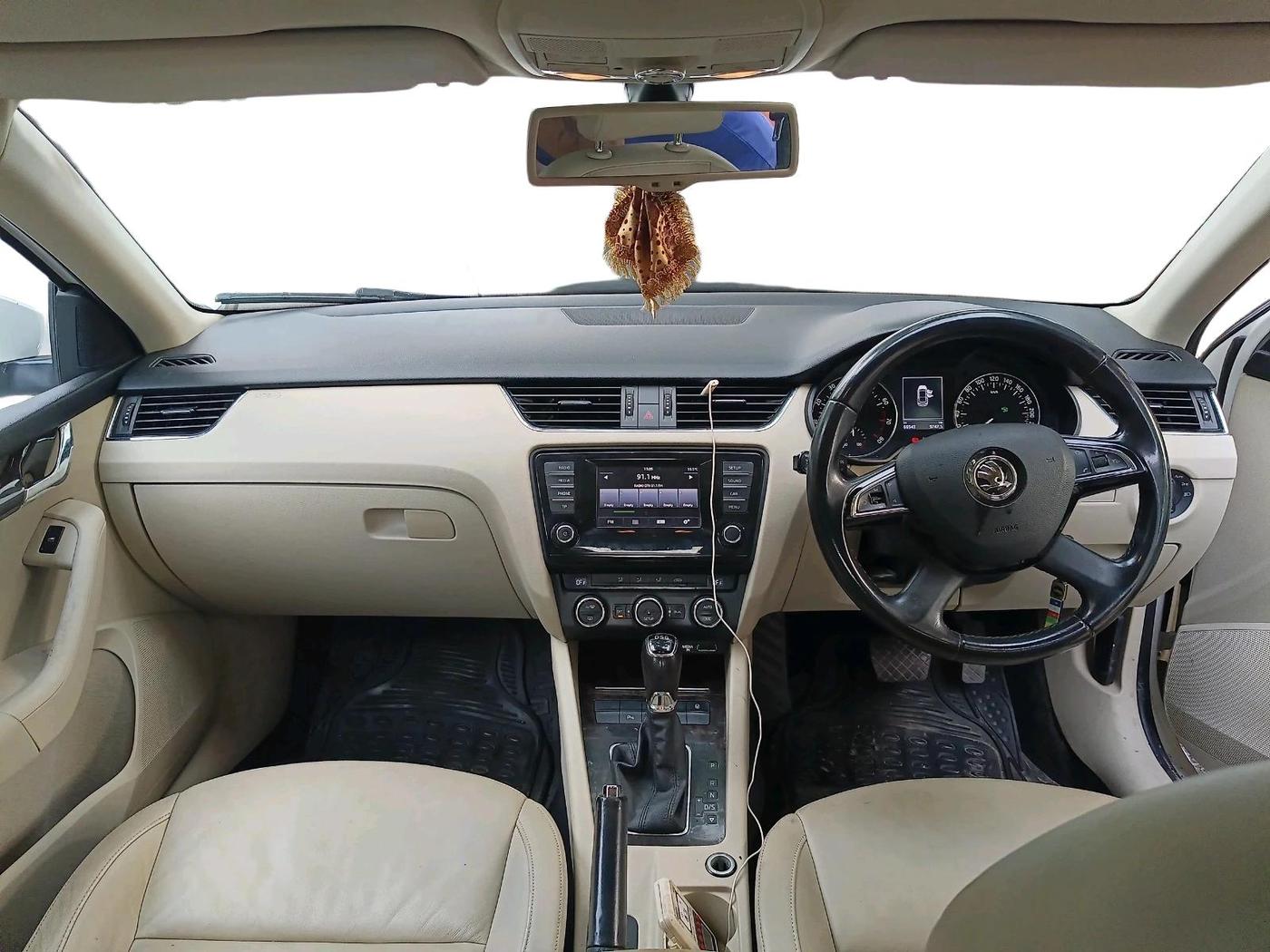 2013 Skoda Octavia STYLE 1.8 TSI AT, Petrol, Automatic, 66,543 km, interior