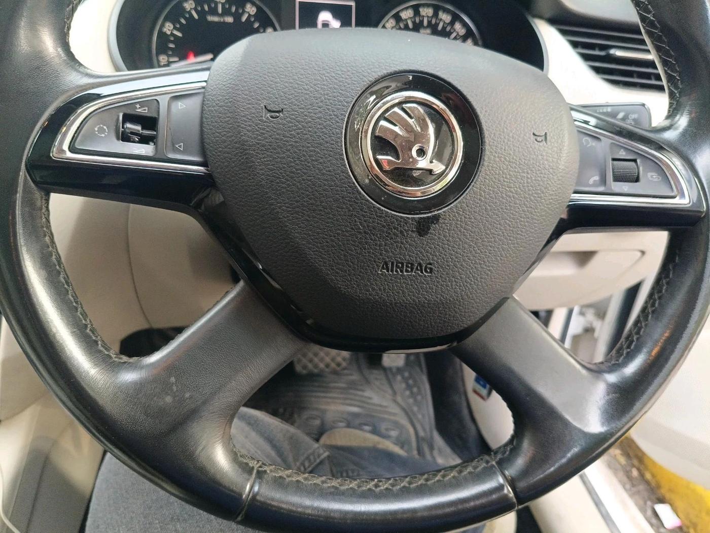 2013 Skoda Octavia STYLE 1.8 TSI AT, Petrol, Automatic, 66,543 km, interior