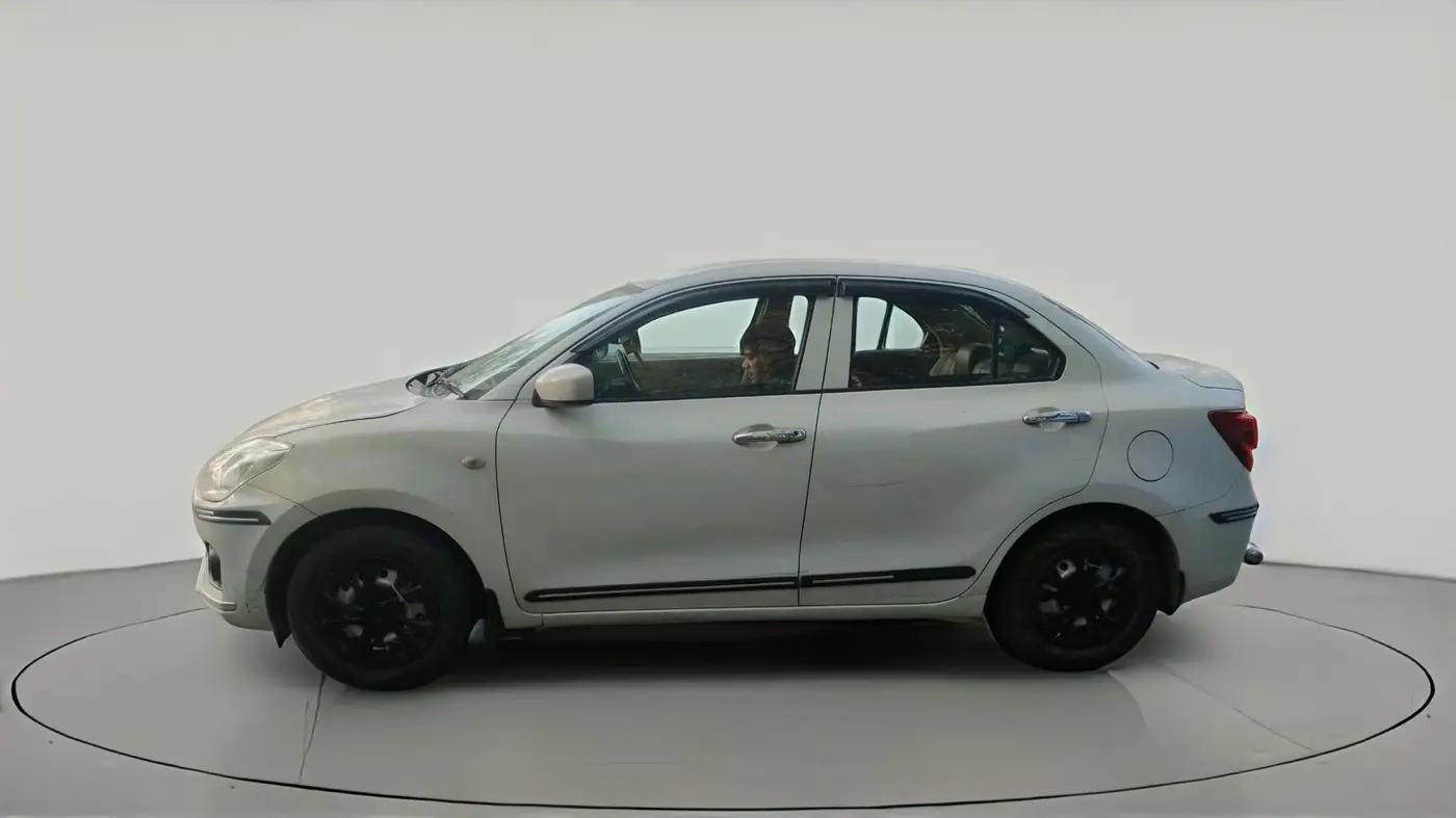 2018 Maruti Dzire LXI, CNG, Manual, 1,82,401 km, exterior
