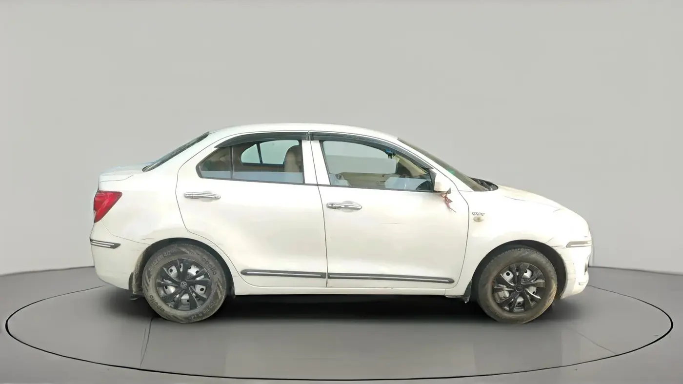 2018 Maruti Dzire LXI, CNG, Manual, 1,82,401 km, exterior