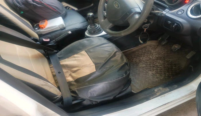 2011 Ford Figo ZXI 1.2 PETROL, Petrol, Manual, 1,17,965 km, interior