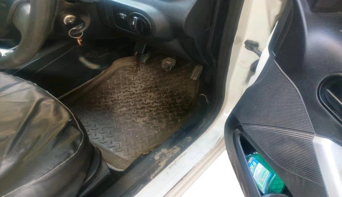 2011 Ford Figo ZXI 1.2 PETROL, Petrol, Manual, 1,17,965 km, interior