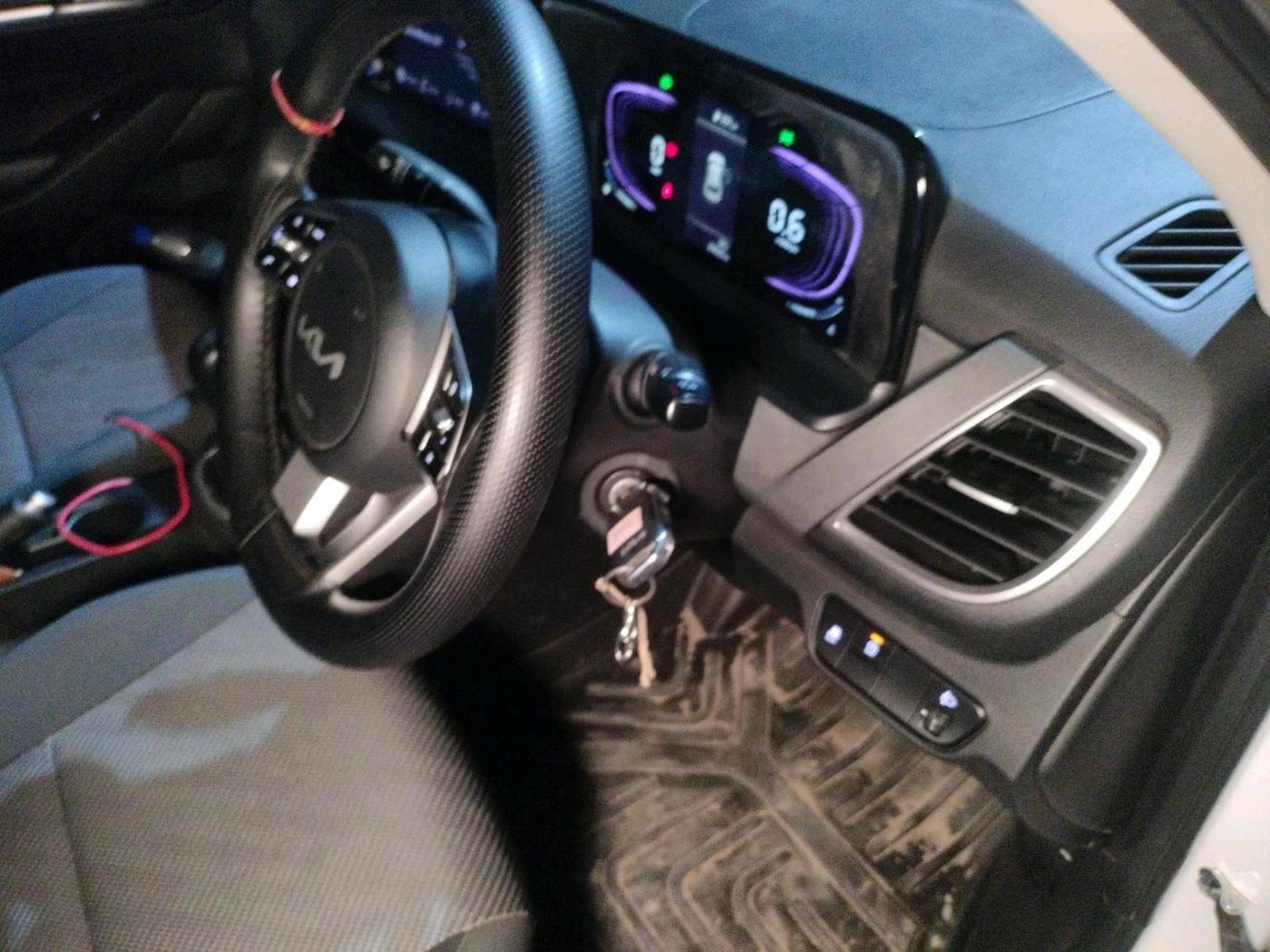 2025 KIA SELTOS HTE (O)1.5 Petrol MT, Petrol, Manual, 26,000 km, interior