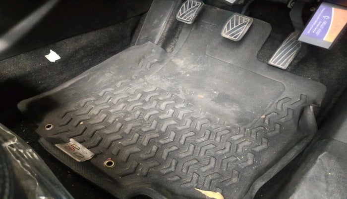 2022 Maruti BREZZA LXI, Petrol, Manual, 20,102 km, interior