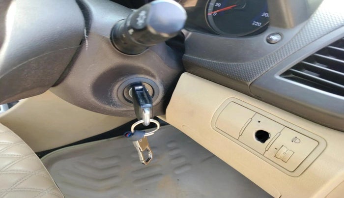 2014 Hyundai Verna FLUIDIC 1.6 VTVT SX, Petrol, Manual, 70,645 km, interior