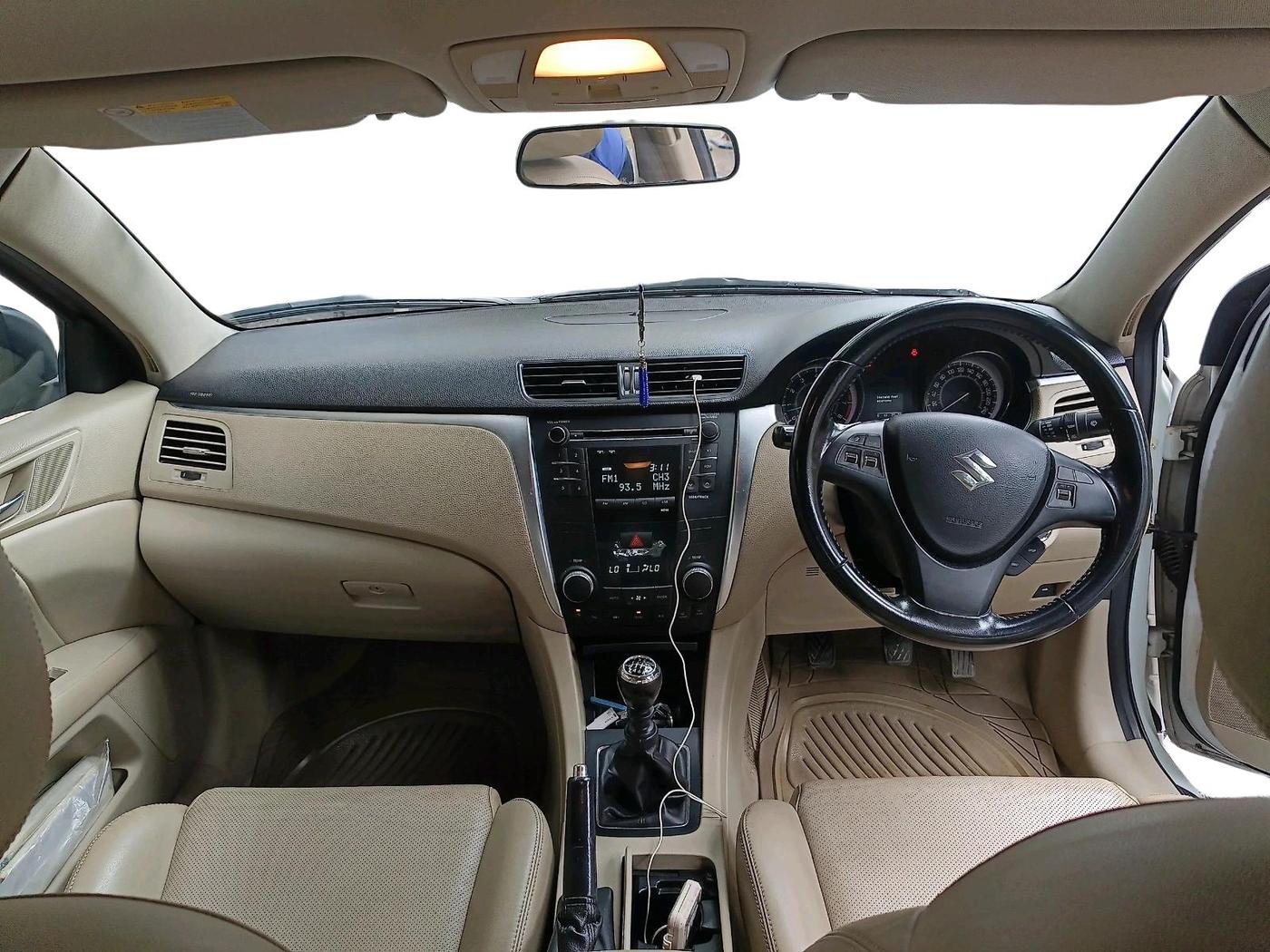 2011 Maruti Kizashi 2.4L MT, Petrol, Manual, 62,034 km, interior