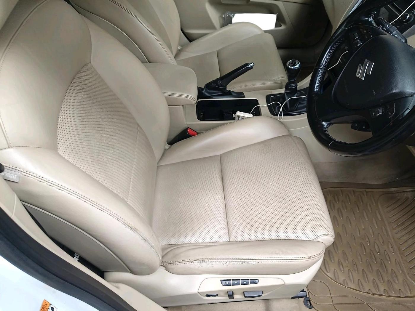 2011 Maruti Kizashi 2.4L MT, Petrol, Manual, 62,034 km, interior