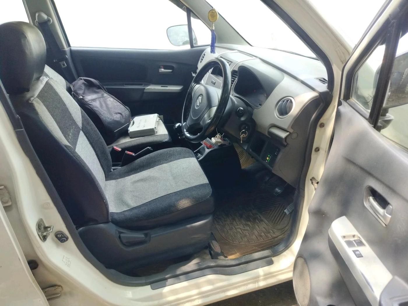 2011 Maruti Wagon R 1.0 LXI CNG, CNG, Manual, 1,21,825 km, interior