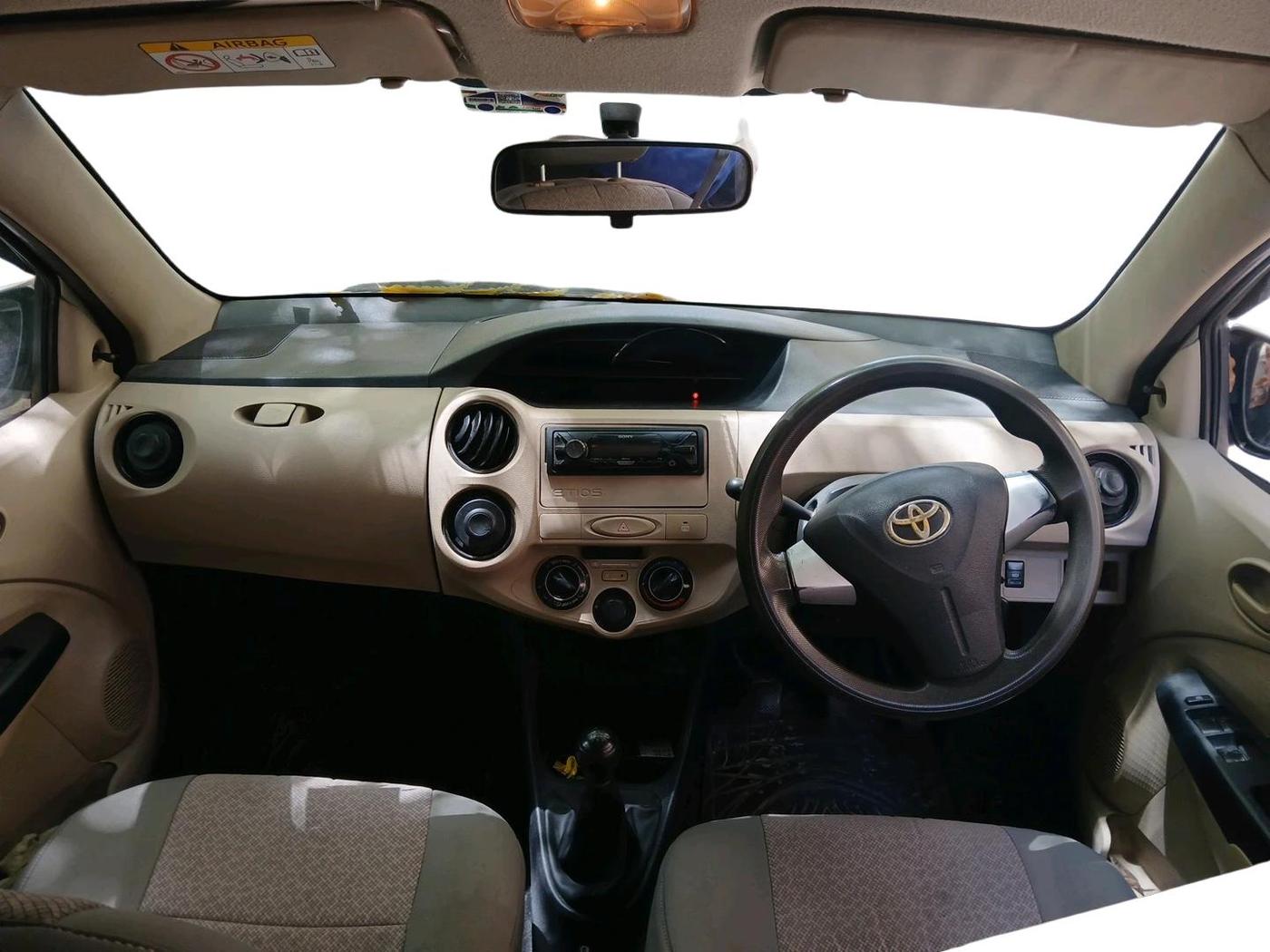 2018 Toyota Etios Liva G, Petrol, Manual, 1,21,745 km, interior