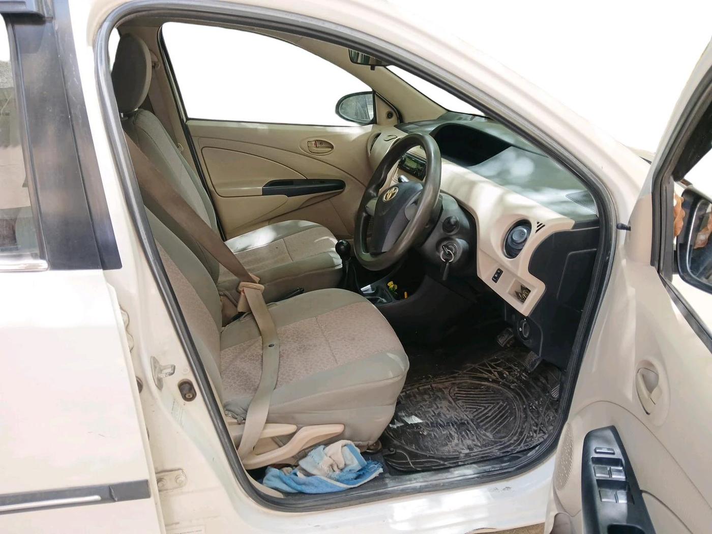 2018 Toyota Etios Liva G, Petrol, Manual, 1,21,745 km, interior