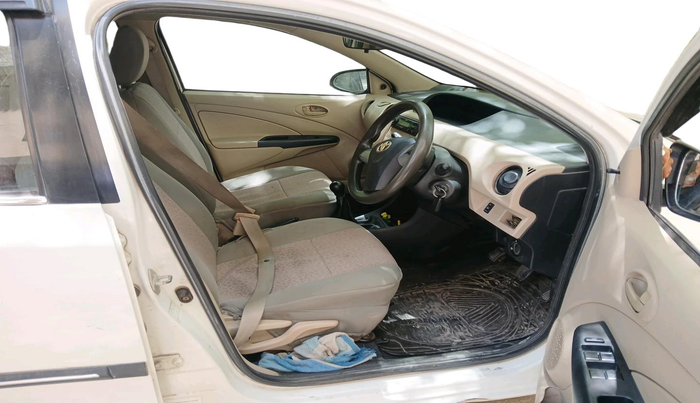 2018 Toyota Etios Liva G, Petrol, Manual, 1,21,745 km, interior