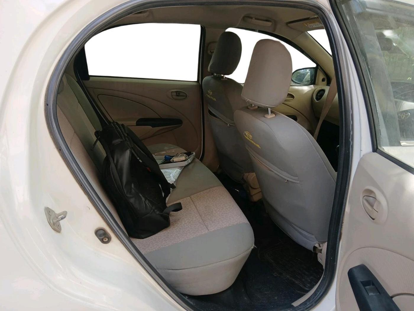2018 Toyota Etios Liva G, Petrol, Manual, 1,21,745 km, interior
