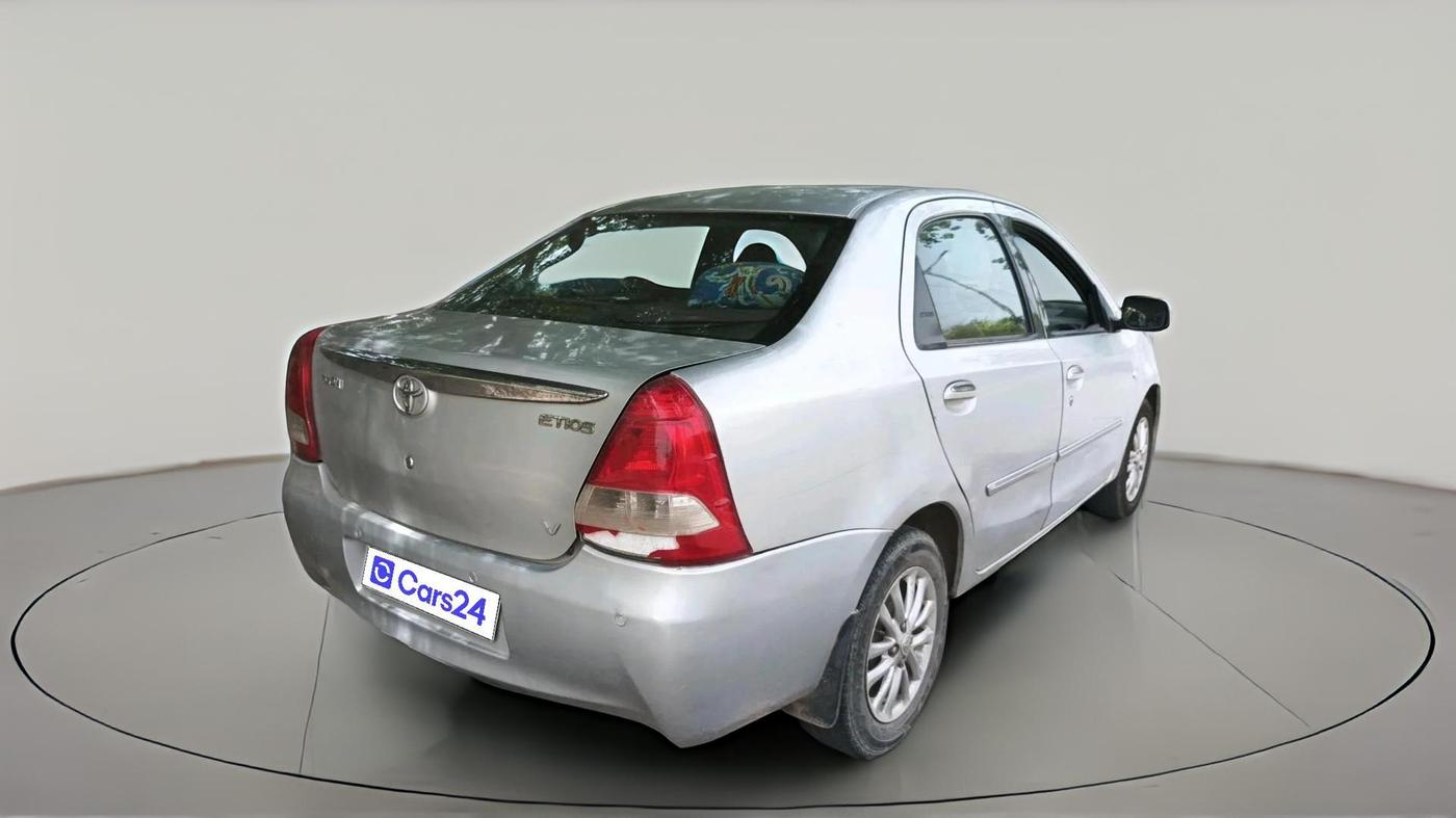 2011 Toyota Etios V, Petrol, Manual, 1,86,739 km, exterior